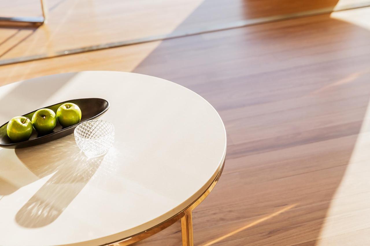 Fraser Suites Sydney Exterior foto A table with a melamine tabletop