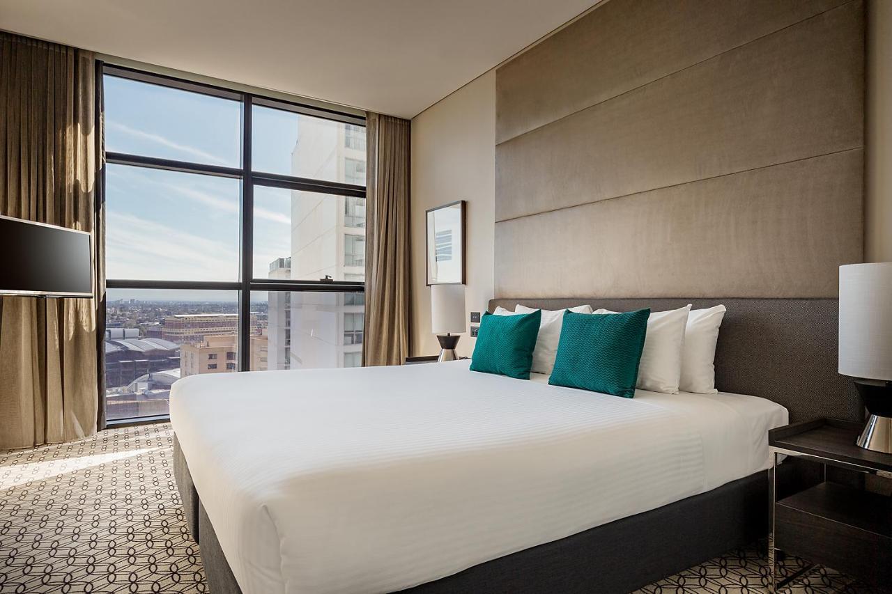 Fraser Suites Sydney Exterior foto A bedroom at the Hilton Sydney