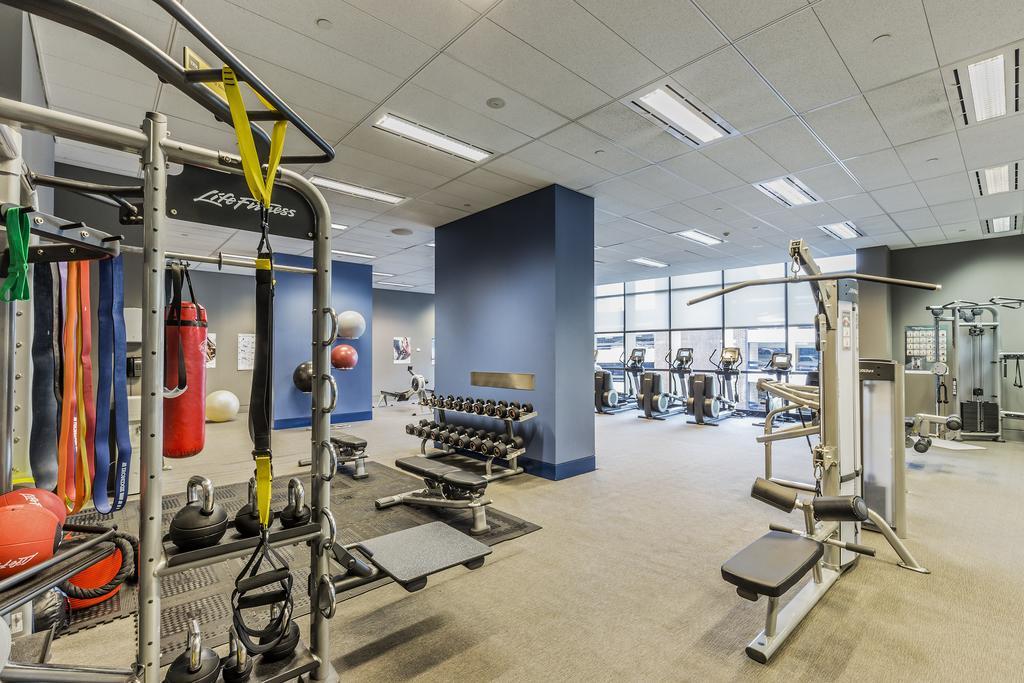 Fraser Suites Sydney Exterior foto The gym at the 2016-opened, 1000-room, 20-story, 1.2 million square feet (111,000 m2) Hyatt Regency at the University of Texas at Austin.